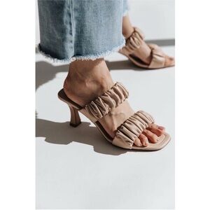 SEYCHELLES | Leeward Heeled Sandals Nude
Ruffled Kitten Heel Size 8